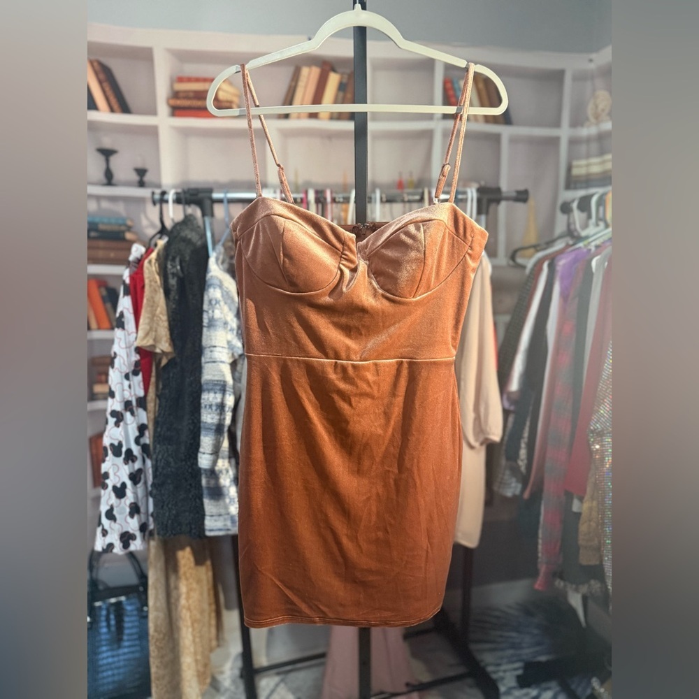 Trixxi Velvet Mini Dress in copper - Picture 3 of 13